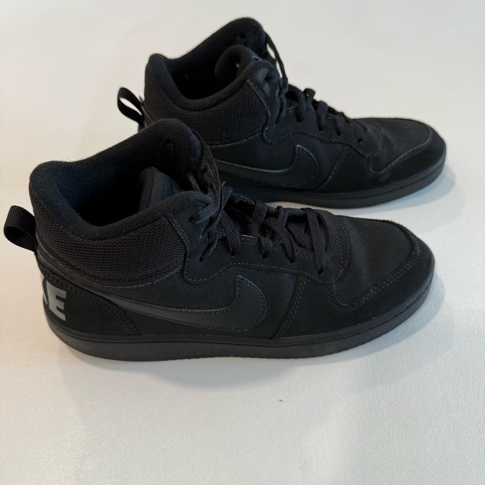 Nike Court Borough Mid Black / Black Sneakers Youth Boys Size 6.5